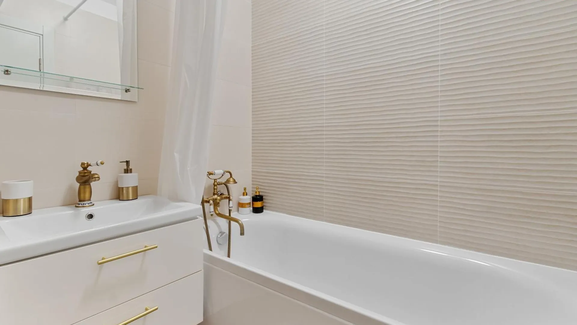 Noussa Apartment High Class With Private Parking Bucharest