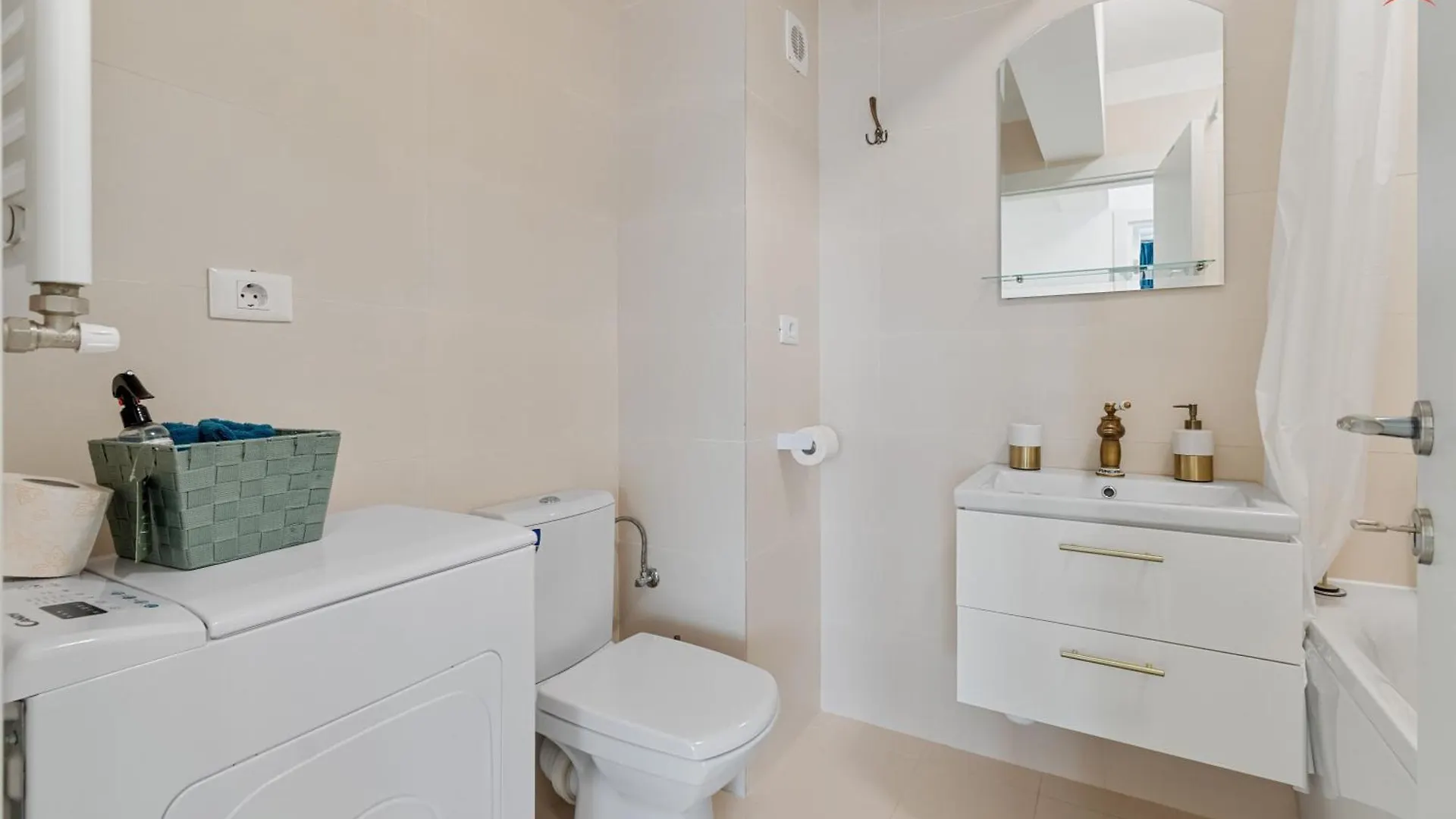 Noussa Apartment High Class With Private Parking Bucharest 0*,