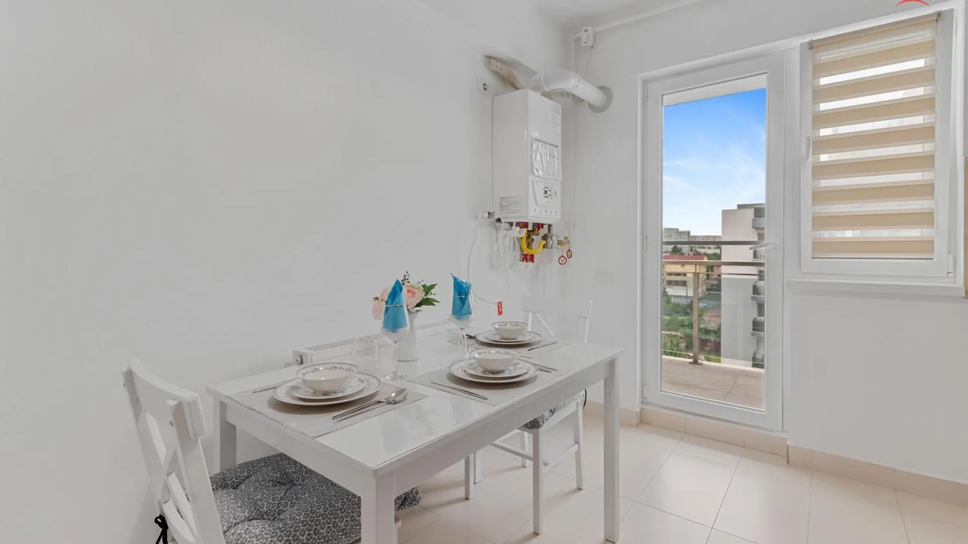 Noussa Apartment High Class With Private Parking Bucharest